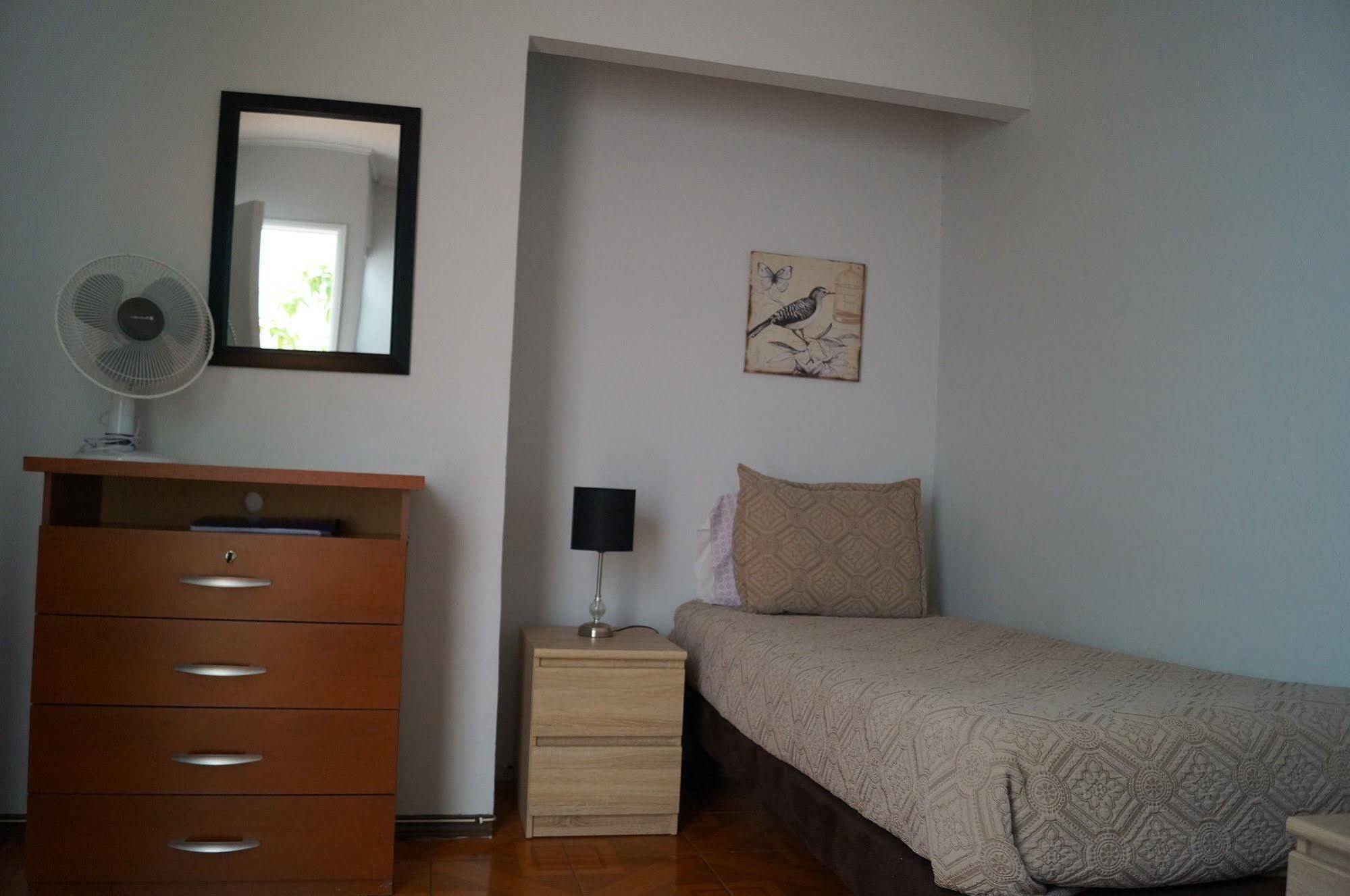 Residencial Universitaria Сантьяго Екстер'єр фото